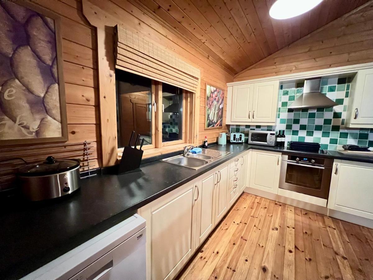 Tufty Lodge, Lake Pochard Lodge 9 South Cerney Bagian luar foto