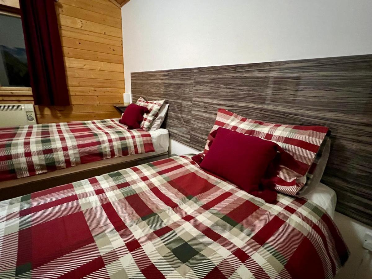 Tufty Lodge, Lake Pochard Lodge 9 South Cerney Bagian luar foto