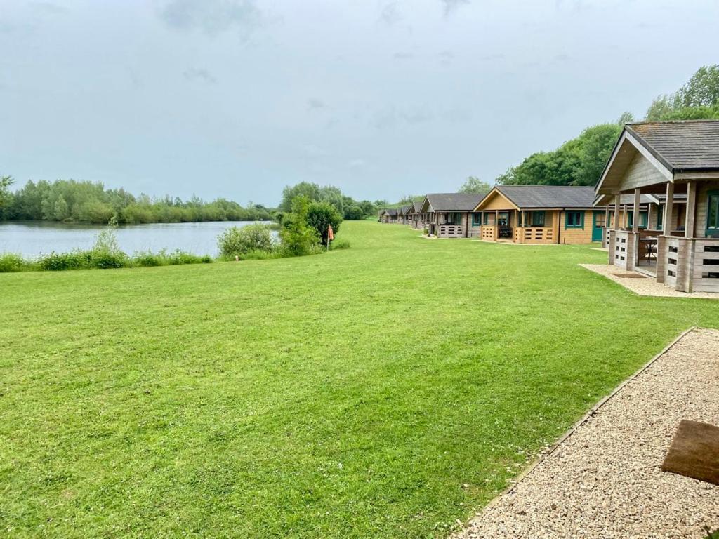 Tufty Lodge, Lake Pochard Lodge 9 South Cerney Bagian luar foto