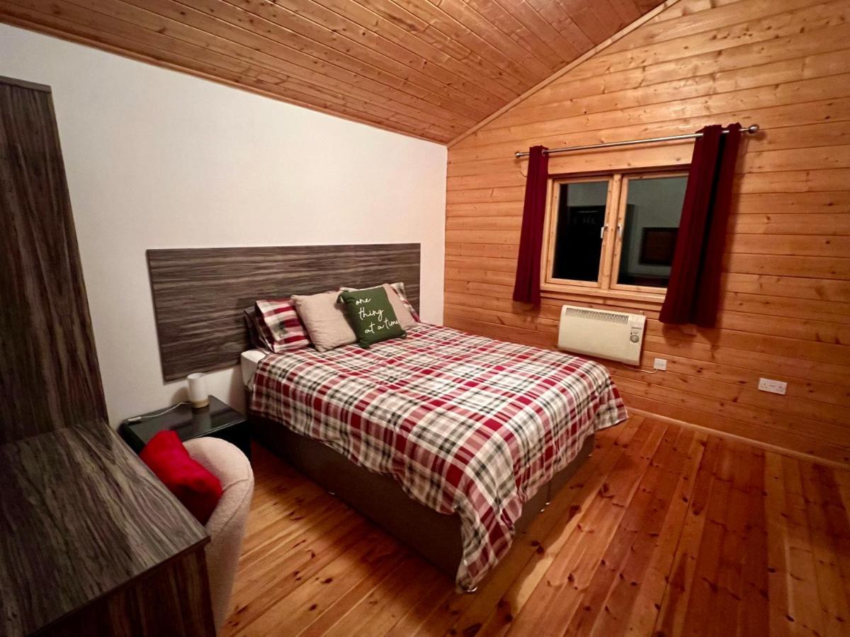 Tufty Lodge, Lake Pochard Lodge 9 South Cerney Bagian luar foto