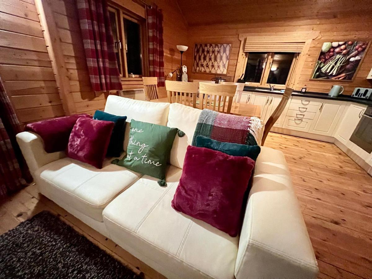 Tufty Lodge, Lake Pochard Lodge 9 South Cerney Bagian luar foto