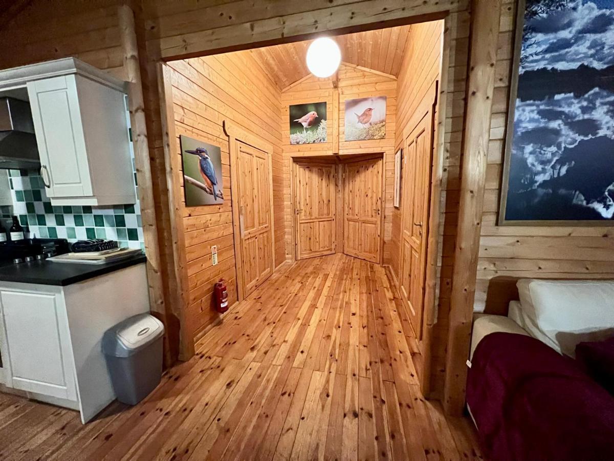 Tufty Lodge, Lake Pochard Lodge 9 South Cerney Bagian luar foto