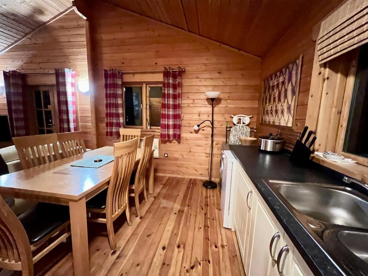 Tufty Lodge, Lake Pochard Lodge 9 South Cerney Bagian luar foto