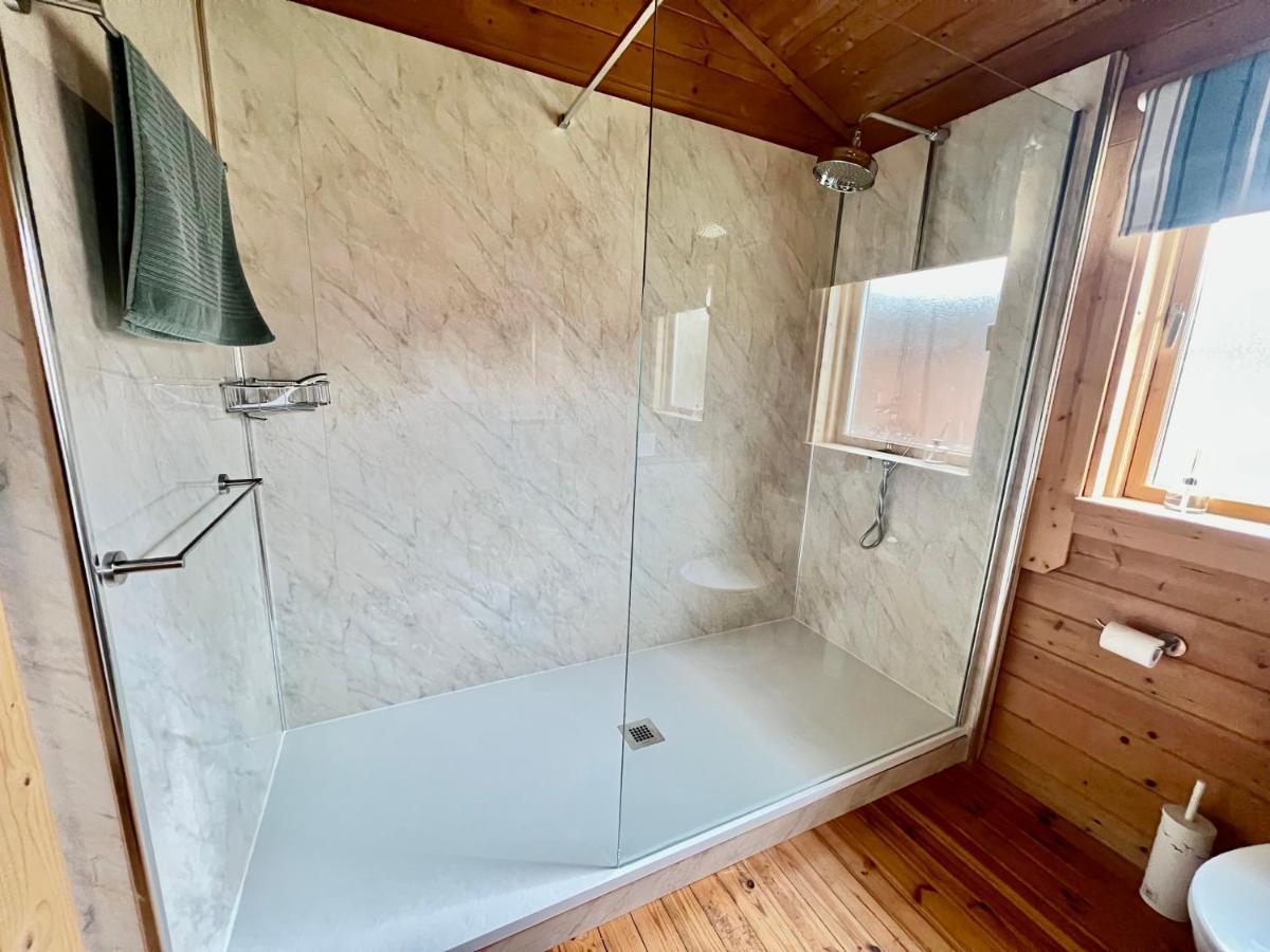 Tufty Lodge, Lake Pochard Lodge 9 South Cerney Bagian luar foto